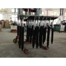 Guangzhou, China, the largest mining oil cylinder hydraulic station children play